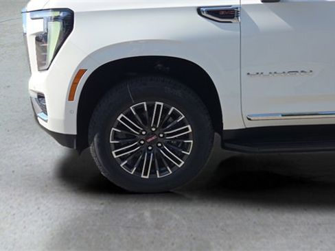Used 2025 GMC Yukon Elevation w/ LPO, Floor Liner Package image 15