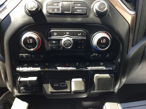 Used 2019 Chevrolet Silverado 1500 High Country w/ Technology Package image 17