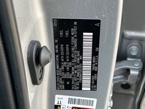 Used 2025 Toyota Highlander LE FWD image 26