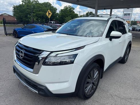 Used 2024 Nissan Pathfinder SL w/ SL Premium Package FWD image 1