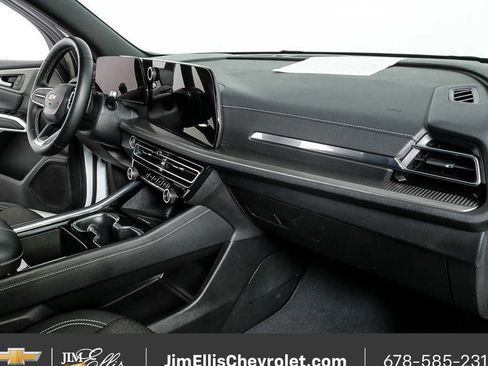 Certified 2025 Chevrolet Traverse LT FWD image 22