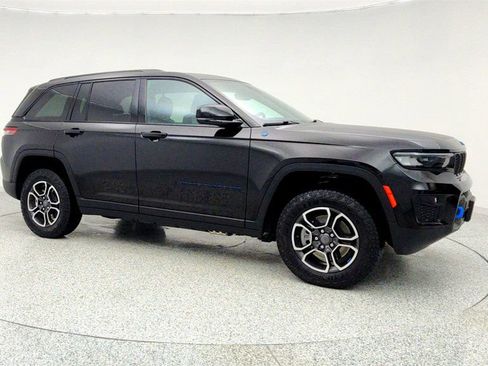 Used 2024 Jeep Grand Cherokee Trailhawk image 3