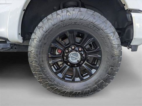 Used 2022 Ford F350 Platinum w/ Tremor Off-Road Package AWD/4WD image 21