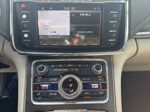 Used 2017 Lincoln Continental Reserve w/ Technology Package image 4