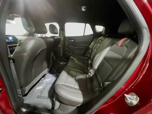 Used 2025 Chevrolet Trax RS FWD image 16