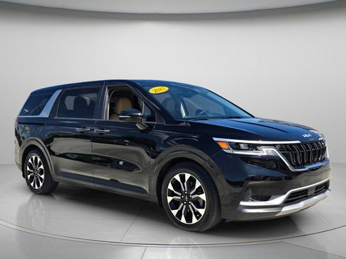Used 2023 Kia Carnival EX image 8