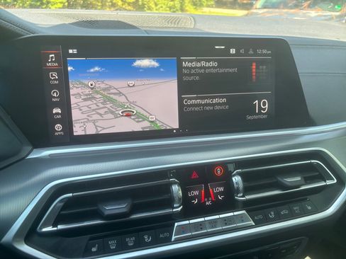 Used 2022 BMW X5 xDrive40i w/ Premium Package image 26