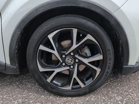 Used 2021 Toyota C-HR XLE FWD image 11