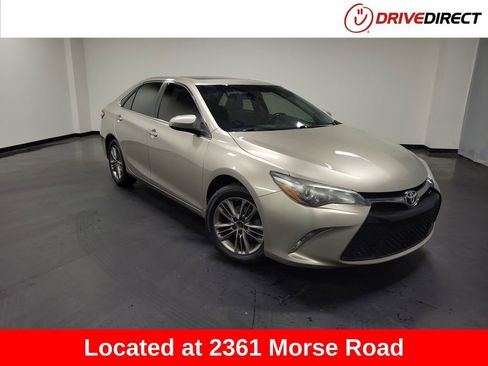Used 2017 Toyota Camry SE w/ Moonroof Package FWD image 1