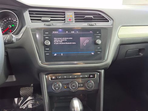 Used 2021 Volkswagen Tiguan SE w/ Panoramic Sunroof Package AWD/4WD image 31