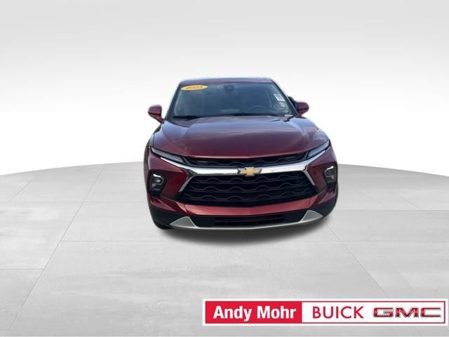 Used 2025 Chevrolet Blazer LT FWD image 2
