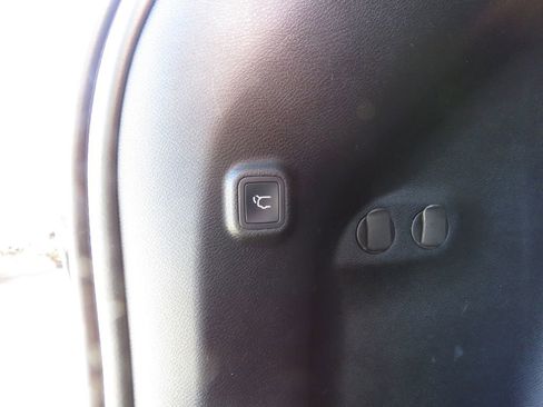Used 2020 Jeep Cherokee Limited AWD/4WD image 18
