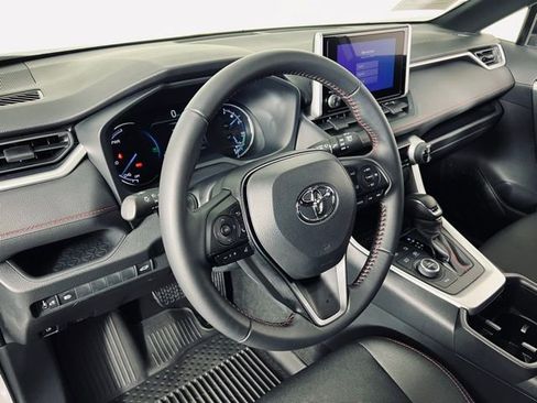 Used 2025 Toyota RAV4 SE image 10
