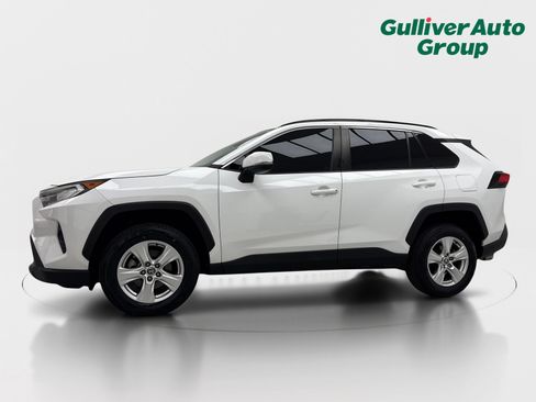 Used 2021 Toyota RAV4 XLE FWD image 2