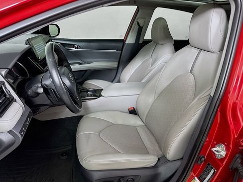 Used 2022 Toyota Camry XSE w/ Navigation Package FWD image 8