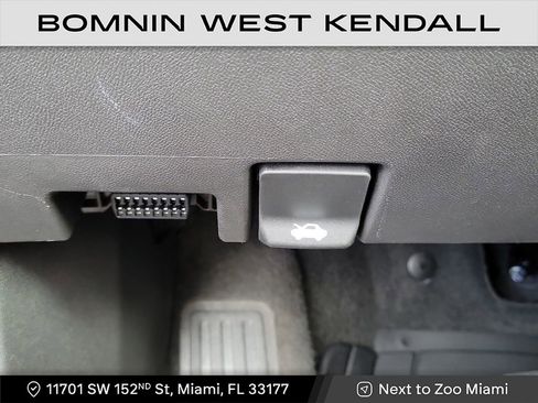 Used 2024 GMC Terrain SLE image 30