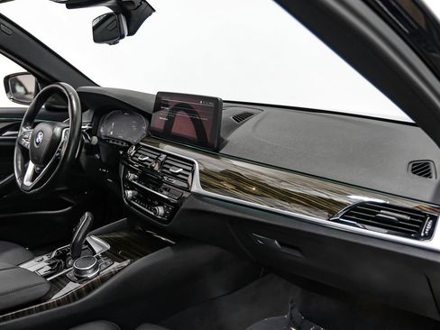 Used 2023 BMW 530e RWD image 15