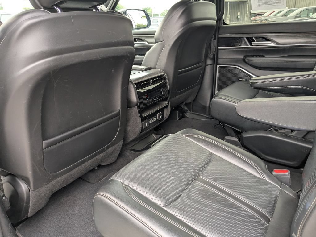 Used 2024 Jeep Wagoneer Series II AWD/4WD image 25