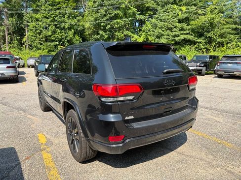 Used 2019 Jeep Grand Cherokee Altitude AWD/4WD image 2