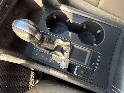 Used 2020 Volkswagen Atlas Cross Sport SE w/ Panoramic Sunroof Package image 24