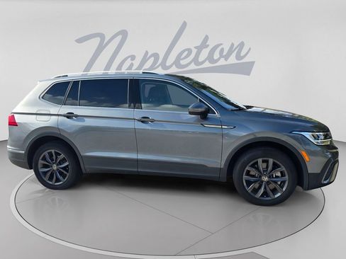 Used 2023 Volkswagen Tiguan SE FWD image 3