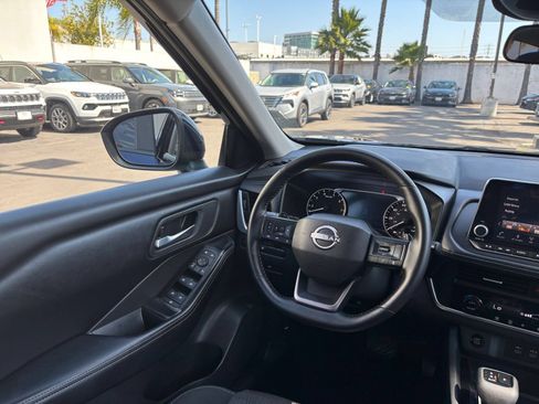 Used 2025 Nissan Rogue SV FWD image 36