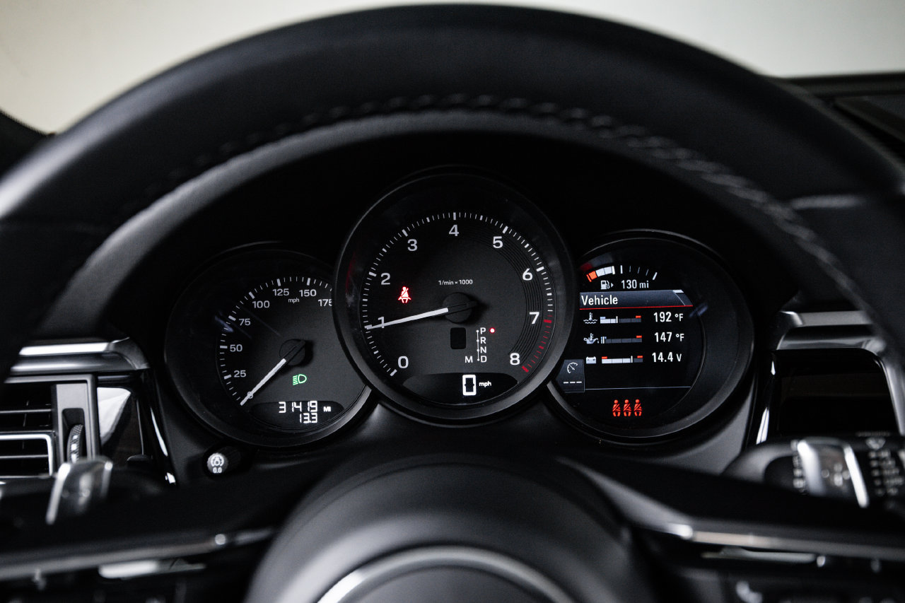 Certified 2023 Porsche Macan AWD/4WD image 15