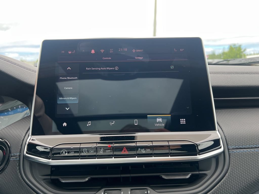 New 2025 Jeep Compass Limited w/ Sun & Sound Group AWD/4WD image 47