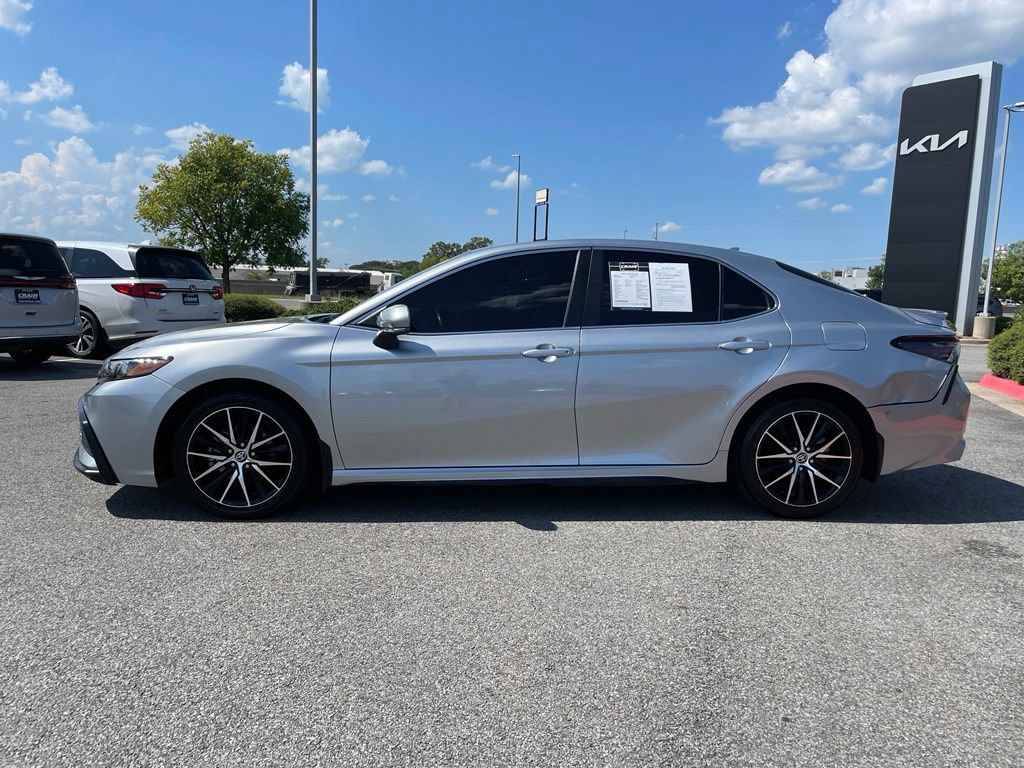 Used 2023 Toyota Camry SE FWD image 4