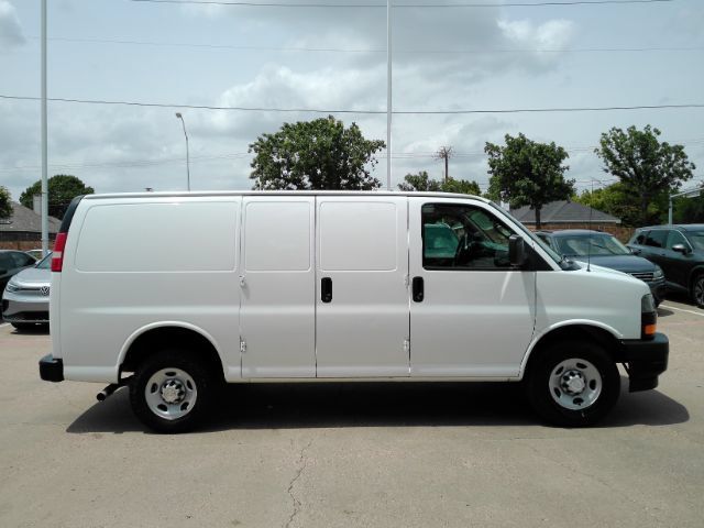 Used 2020 Chevrolet Express 2500 w/ Driver Convenience Package RWD image 4