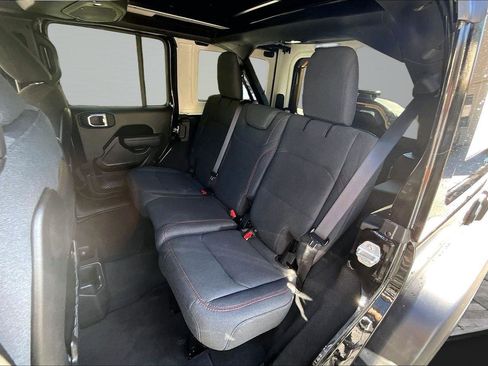 Used 2025 Jeep Wrangler Unlimited Rubicon w/ Convenience Group AWD/4WD image 26