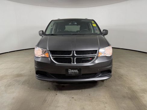 Used 2016 Dodge Grand Caravan SXT w/ UConnect Hands-Free Group FWD image 14