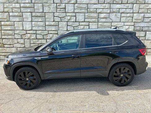 Used 2024 Volkswagen Taos SEL AWD/4WD image 3