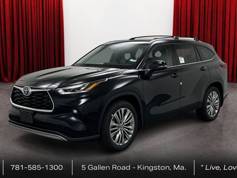 Used 2023 Toyota Highlander Platinum image 1