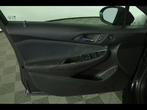 Used 2017 Chevrolet Cruze LT FWD image 14