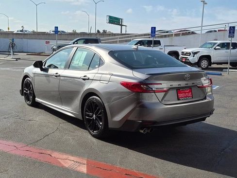 Used 2025 Toyota Camry SE FWD image 11