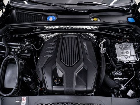 Certified 2025 Porsche Macan image 29