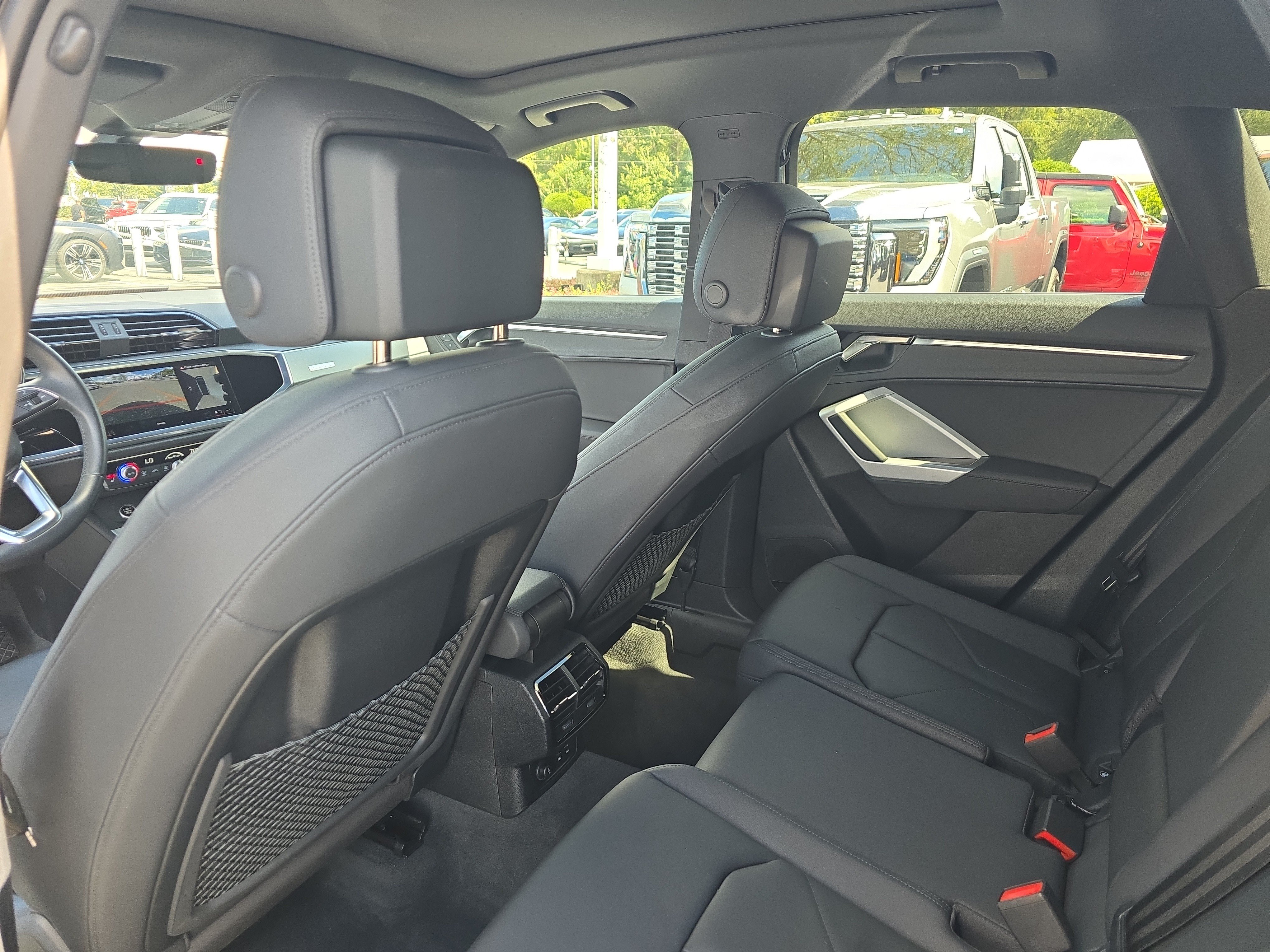 Used 2023 Audi Q3 2.0T Premium Plus w/ Premium Plus Package AWD/4WD image 12