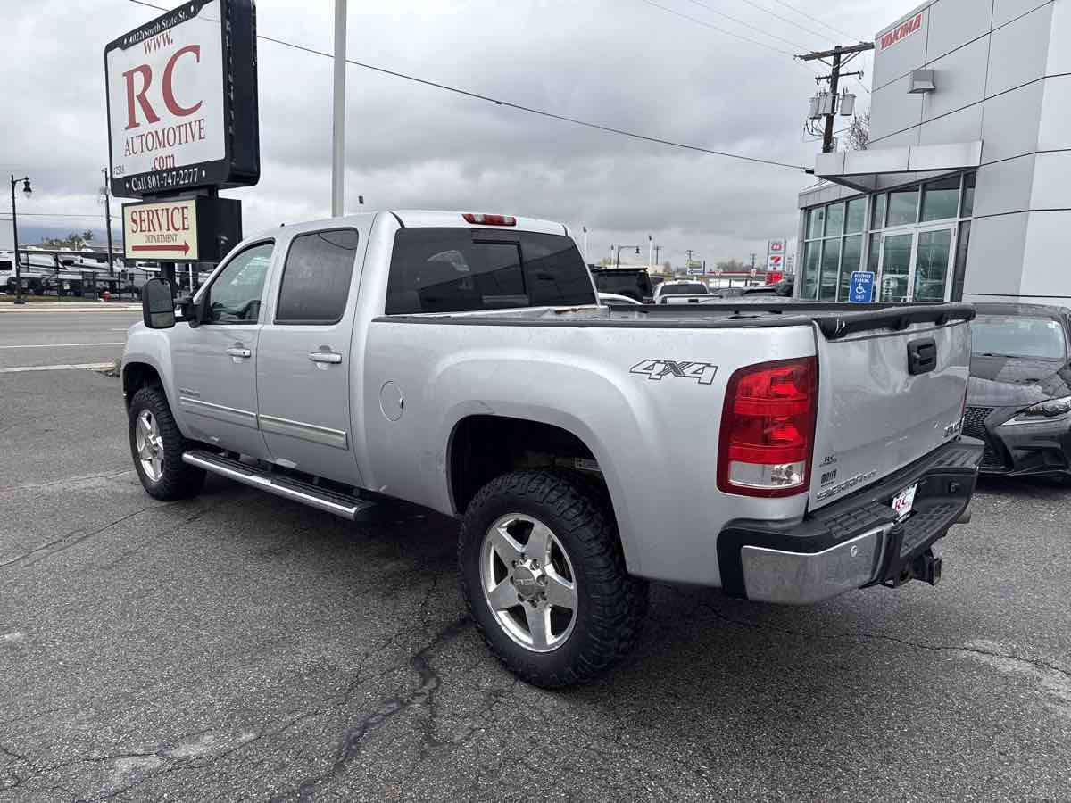 Used 2011 GMC Sierra 2500 SLT w/ Entertainment Package AWD/4WD image 7