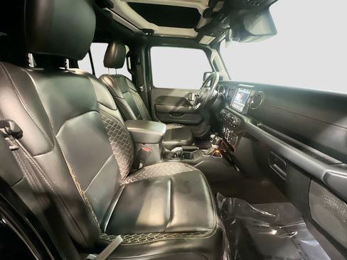 Used 2021 Jeep Gladiator Overland image 19
