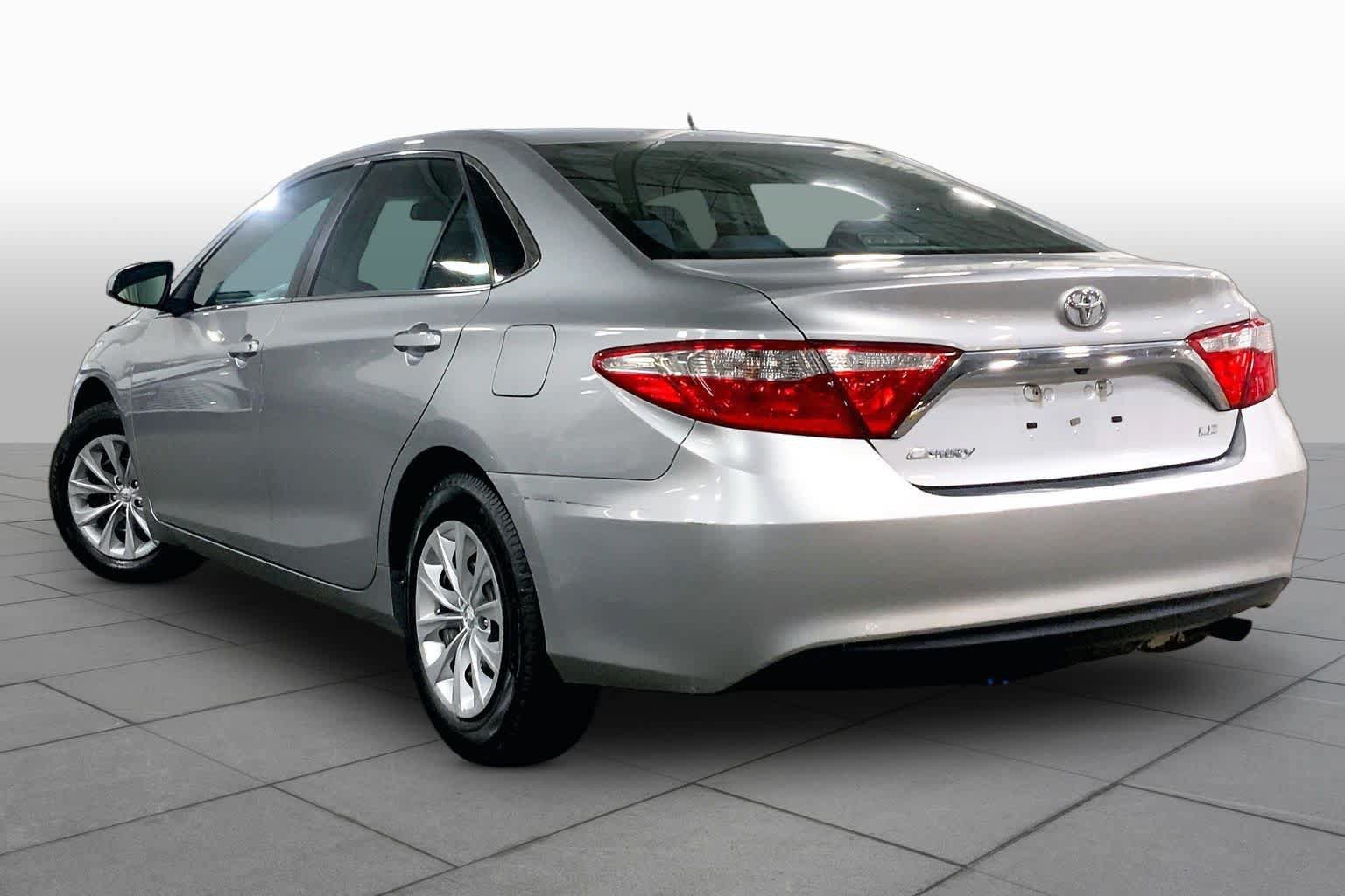 Used 2017 Toyota Camry LE FWD image 12