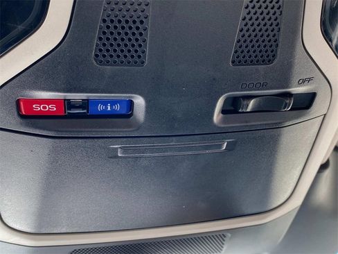 Used 2023 Subaru Outback Premium image 39