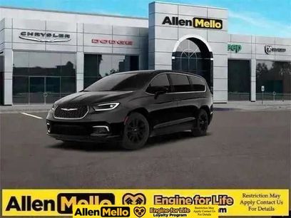 New 2026 Chrysler Pacifica Select