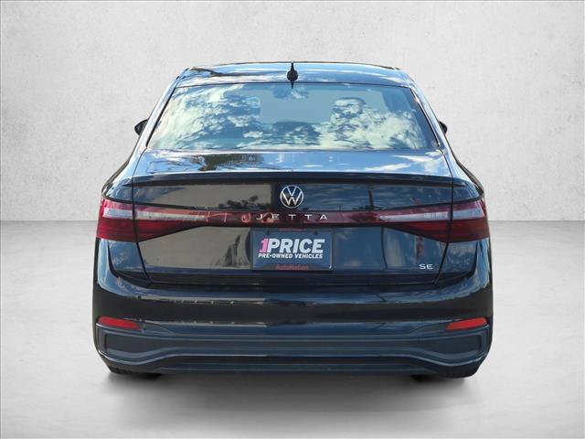 Used 2025 Volkswagen Jetta SE FWD image 7