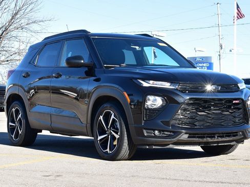 Used 2022 Chevrolet TrailBlazer RS w/ Technology Package image 3