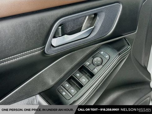 Used 2023 Nissan Rogue SV w/ SV Premium B Package FWD image 17