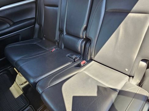 Used 2015 Toyota Highlander XLE AWD/4WD image 19