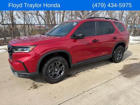 Certified 2025 Honda Pilot TrailSport image 1