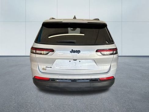Used 2023 Jeep Grand Cherokee L Laredo image 5