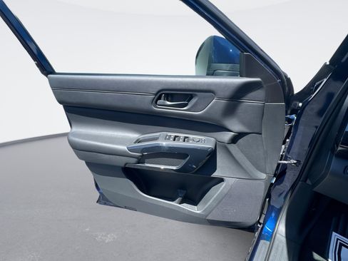 Certified 2024 Nissan Pathfinder SV FWD image 29